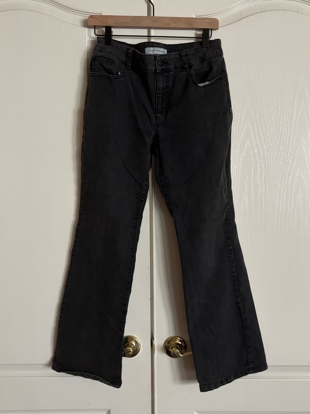 Chico’s platinum denim gray straight leg ultimate fit jeans size .5 short